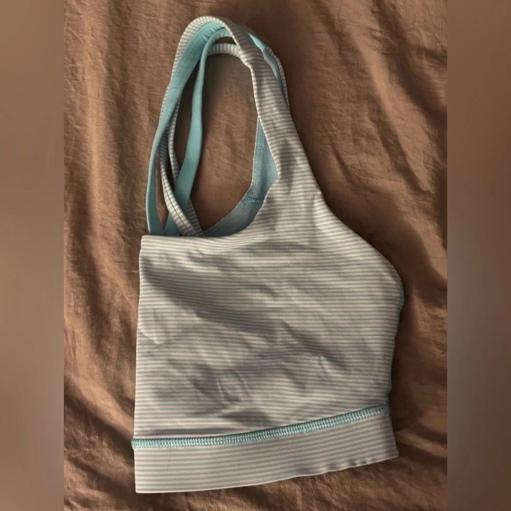⭐️5/$15! Lululemon Athletica Light Striped Crossback Sports Bra